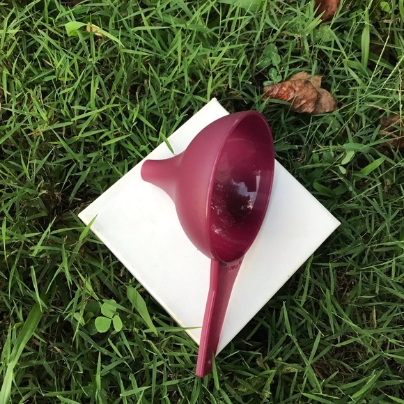 TUPPERWARE FUNNEL - Picture 5 of 9